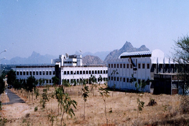 https://cache.careers360.mobi/media/colleges/social-media/media-gallery/3613/2019/1/18/College view of Odaiyappa College of Engineering and Technology Theni_Campus-view.jpg